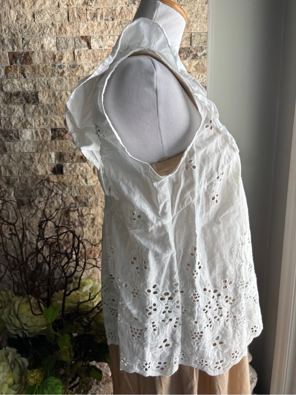 White Eyelet Ruffle Tank Top - Picture 4 of 11